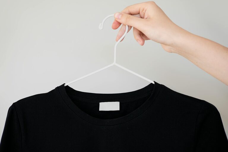 How to Build a Basic Capsule Wardrobe for Everyday Style